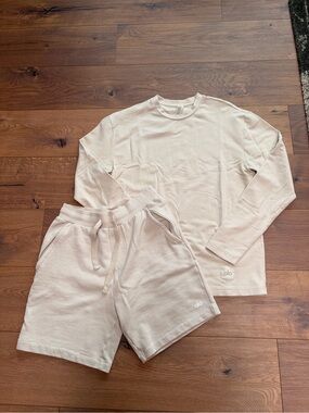 Mens ALO SET Cream Lounge Long Sleeve Top & Shorts
